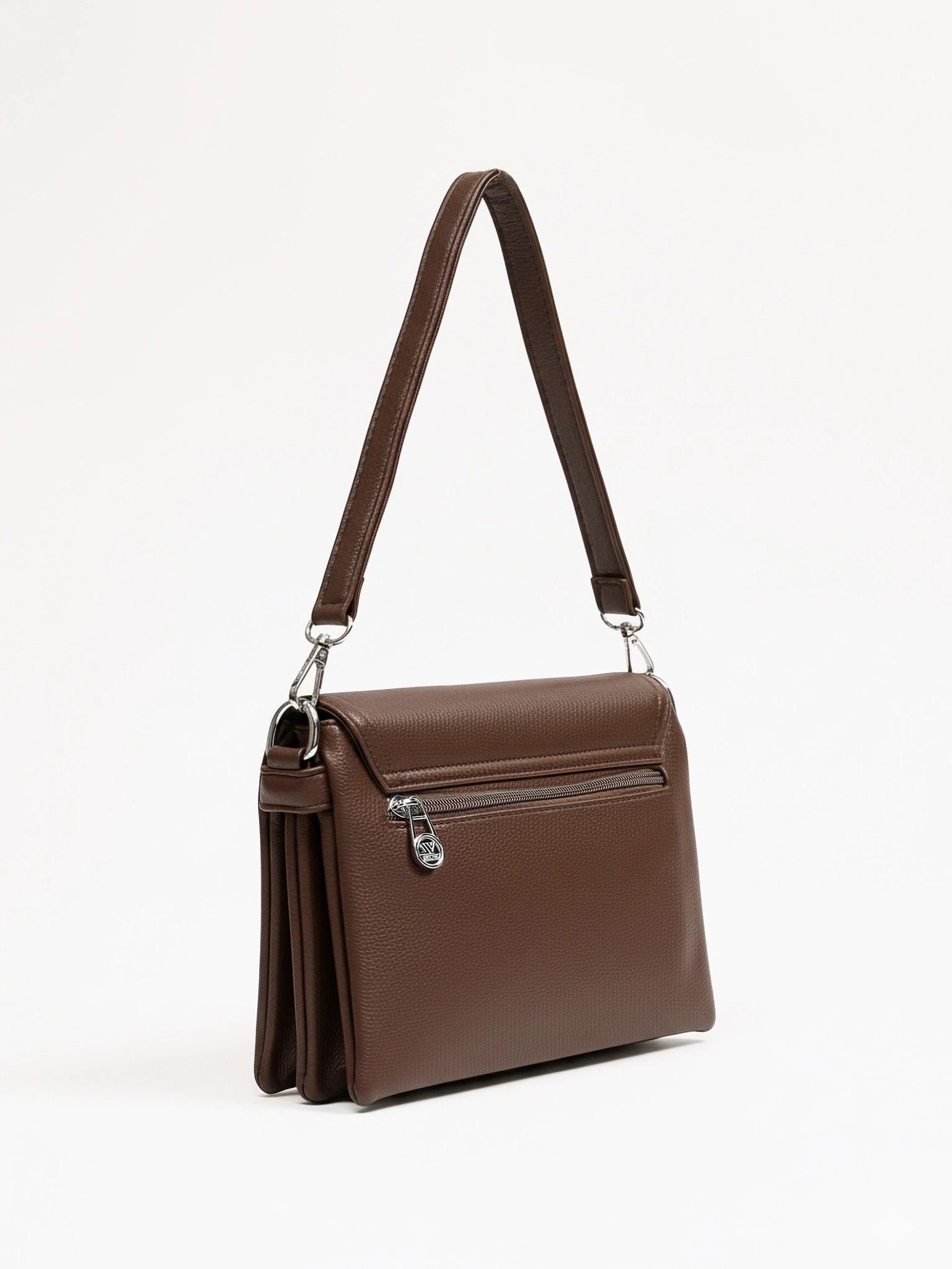 Сумка-кроссбоди со съемной ручкой и декоративными пуллерами в ассортименте